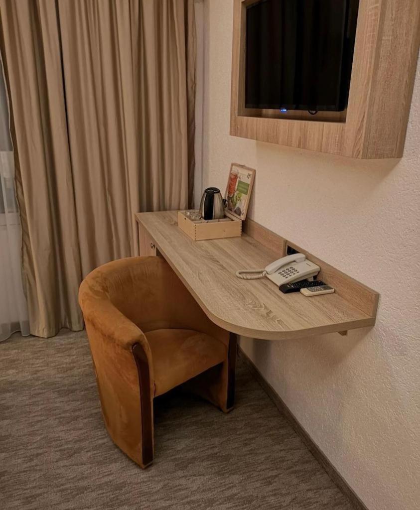 Hotel Ideall Podgorica Exterior photo